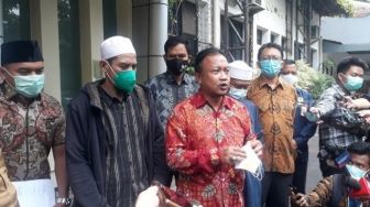 Keluarga Laskar FPI Kembali Minta Bersumpah, Tak Terima Disebut Bawa Senpi