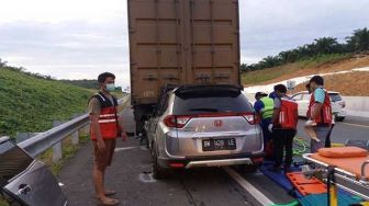 Honda BRV Tabrak Truk Box di Tol Pekanbaru-Dumai, Ibu dan Bayi Tewas