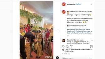 Viral Perempuan Kembar Nikah Bareng, Suaminya Sempat Tertukar