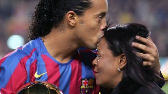 Ibunda Meninggal, Ronaldinho Makin Getol Berpesta dan Mabuk-mabukan