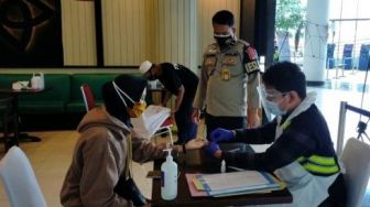 Jelang Nataru, Polda Banten Awasi Rapid Test Antigen di Pelabuhan Merak