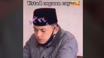 Cewek Ini Curhat Punya Pengawas Ustaz "Cogan", Warganet: Cemberut Aja Ganteng