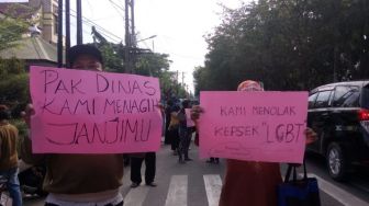 Tuding Kepsek Penyuka Sesama Jenis, Wali Murid Geruduk SDN Tanjung Sari