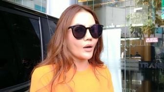 Eks Suami Meninggal, Nita Thalia Bersimpuh Minta Ampunan ke Istri Pertama