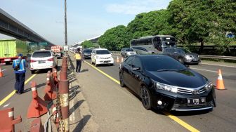 Lebaran Hari Kedua, Tol Jakarta-Cikampek KM-48 Arah Bandung Terpantau Padat Merayap