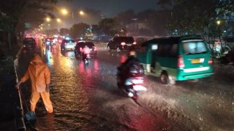 Tiga Alasan Penting agar Pemotor Tak Nekat Terjang Banjir, Apa Saja?
