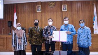 Teken MoU E-Catalog Mbiz, Sekda Kab. Pangandaran Harap Persaingan Sehat