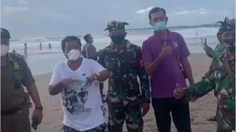 Hotman Paris Serukan Deportasi Bule Tak Pakai Masker di Bali