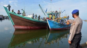 Nelayan Pandeglang di Tengah Cuaca Buruk: Tak Bisa Melaut, Utang Menumpuk