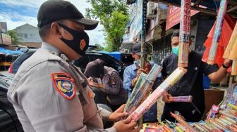 Tingkatkan Prokes di Tahun Baru, Polres Lebak Razia Petasan dan Kembang Api