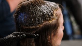 Rambut Rusak karena Kebanyakan Bleaching, Curhat Wanita Terpaksa Cukur Botak