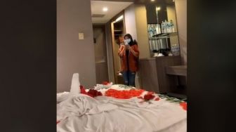 Suami Sabar Tingkat Dewa, Malam Pertama di Hotel Istri Sejam Foto-Foto