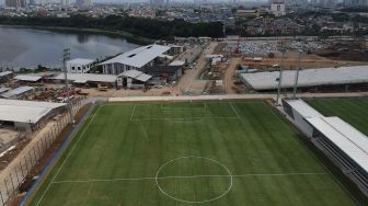 Foto aerial lapangan latih Jakarta International Stadium (JIS), Jakarta, Senin (28/12/2020). [Suara.com/Angga Budhiyanto]