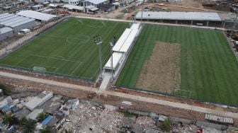 Foto aerial lapangan latih Jakarta International Stadium (JIS), Jakarta, Senin (28/12/2020). [Suara.com/Angga Budhiyanto]