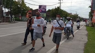 Sembuh dari Covid-19, 3 Warga Tunaikan Nazar Pulang Jalan Kaki 9 Km