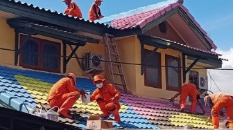 Warna-Warni Cantik Atap Rumah Warga Flyover Tapal Kuda, Destinasi Baru Nih!