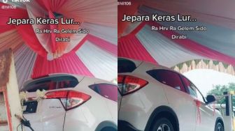 Viral Nikah Pakai Mahar Mobil Mewah, Warganet: Keras Lur!