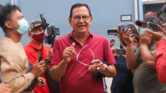 Langganan Banjir, Rumah Roy Marten Tergenang Air Sepinggang Orang Dewasa