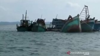 Tangkap Ikan Ilegal, 5 Kapal Nelayan Asing Ditenggelamkan