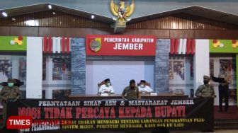 Ratusan ASN Serukan Mosi Tidak Percaya kepada Bupati Jember Faida