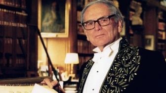 Desainer Prancis Pierre Cardin Tutup Usia