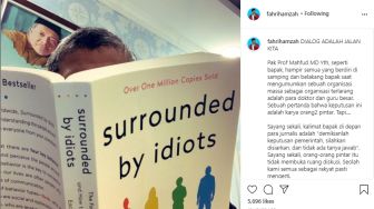 Ajak Mahfud Berdialog, Fahri Hamzah Pamer Baca Buku 'Surrounded by Idiots'