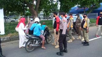 Pemotor Dari Madura Lewat Suramadu Dicegat di Surabaya, Disuruh Balik