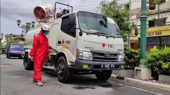 Jelang Malam Tahun Baru, Tugu Hingga Malioboro Disemprot Disinfektan