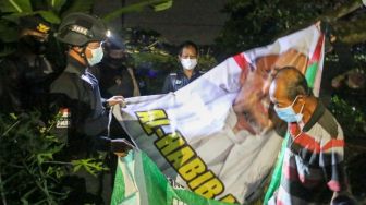 Datangi Rumah Simpatisan FPI Jombang, Polisi dan TNI Bersih-bersih Atribut