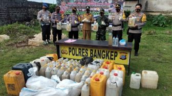 1.000 Liter Cap Tikus Dan 3.000 Pil Dextro Dimusnahkan 