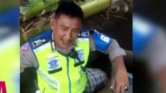 Aksi Polisi Beri Nasihat dari Liang Lahat, Pesannya Jadi Sorotan
