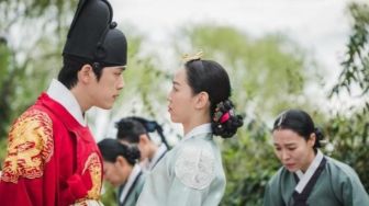 Mr. Queen Episode 7 dan 8, Ratu Kim So Yong Mendadak Tak Sadarkan Diri