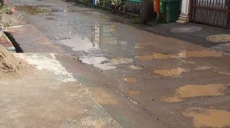 Lapor! Jalan Alternatif Cipocok Jaya - Bhayangkara Rusak Berat
