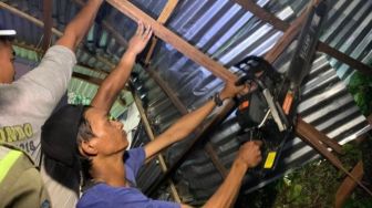 Dua Rumah Ambruk di Pontianak, Satu Warga Terluka