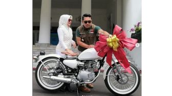 Ridwan Kamil Kasih Kado Motor Custom untuk Istri, Captionnya Bikin Salfok