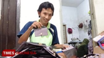 Tak Lulus SMP, Pria Asal Malang Ini Kelola Usaha Hasilkan Ribuan Tas 