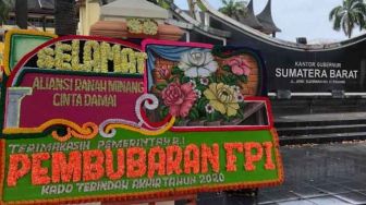 Eks Pengurus Buru Pemesan Karangan Bunga 'Selamat FPI Bubar' di Sumbar