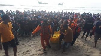 Jasad Seorang Nelayan Asal Pesisir Selatan Mengambang di Tengah Laut