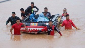 Kabar Baik, 60 Personel Marinir Terjun Evakuasi Korban Banjir