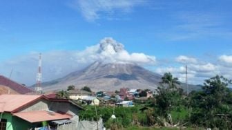 Gunung Sinabung Erupsi Lagi, Masyarakat Diminta Waspada