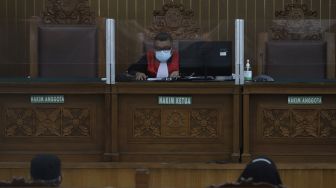 Dicecar Hakim soal Massa di Hajatan Rizieq, Pak RT Abdul Kelabakan