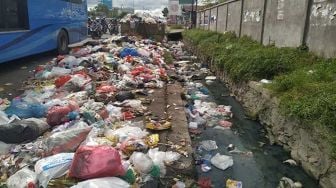 Jadi Sorotan, Akhirnya 34 Armada Dikerahkan Angkut Sampah di Pekanbaru