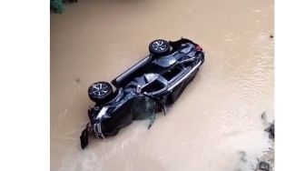 Mitsubishi Pajero Sport Terjun Bebas Ke Sungai, Wujudnya Sudah Tak Karuan