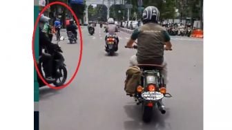 Ridwan Kamil Nyaris Ditabrak Pemotor di Persimpangan, Ini Videonya