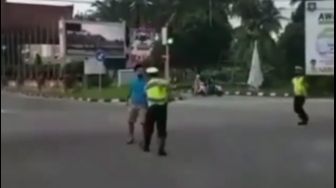 Seorang Pria Serang Polisi usai Minum Arak, Anaknya Nagis di Tengah Jalan