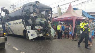 Detik-detik Kecelakaan Bus Vs Truk di  Jalan Lintas Medan-Tebing Tinggi