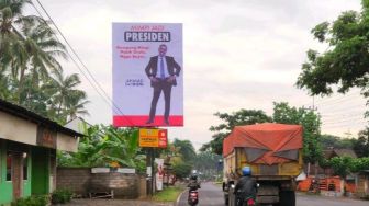 Geger Billboard "Ahmad Sharoni mimpi jadi Presiden" di Banyuwangi, Siapa Dia?