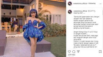 8 Foto Eva Belisima Pakai Gaun Belahan Tinggi, Bisa Bikin Kiwil Menyesal!