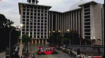 Usai Resmikan Renovasi Masjid Istiqlal, Jokowi Salat Maghrib Berjamaah