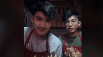 Yang Mau Beli Salfok, Abang Penjual Pentolnya Ganteng Mirip Devano Danendra